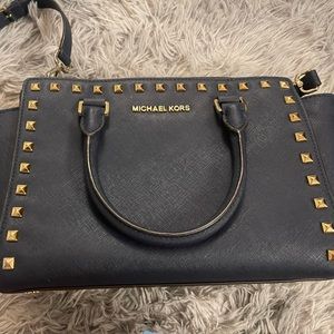 Navy MK purse in very nice quality